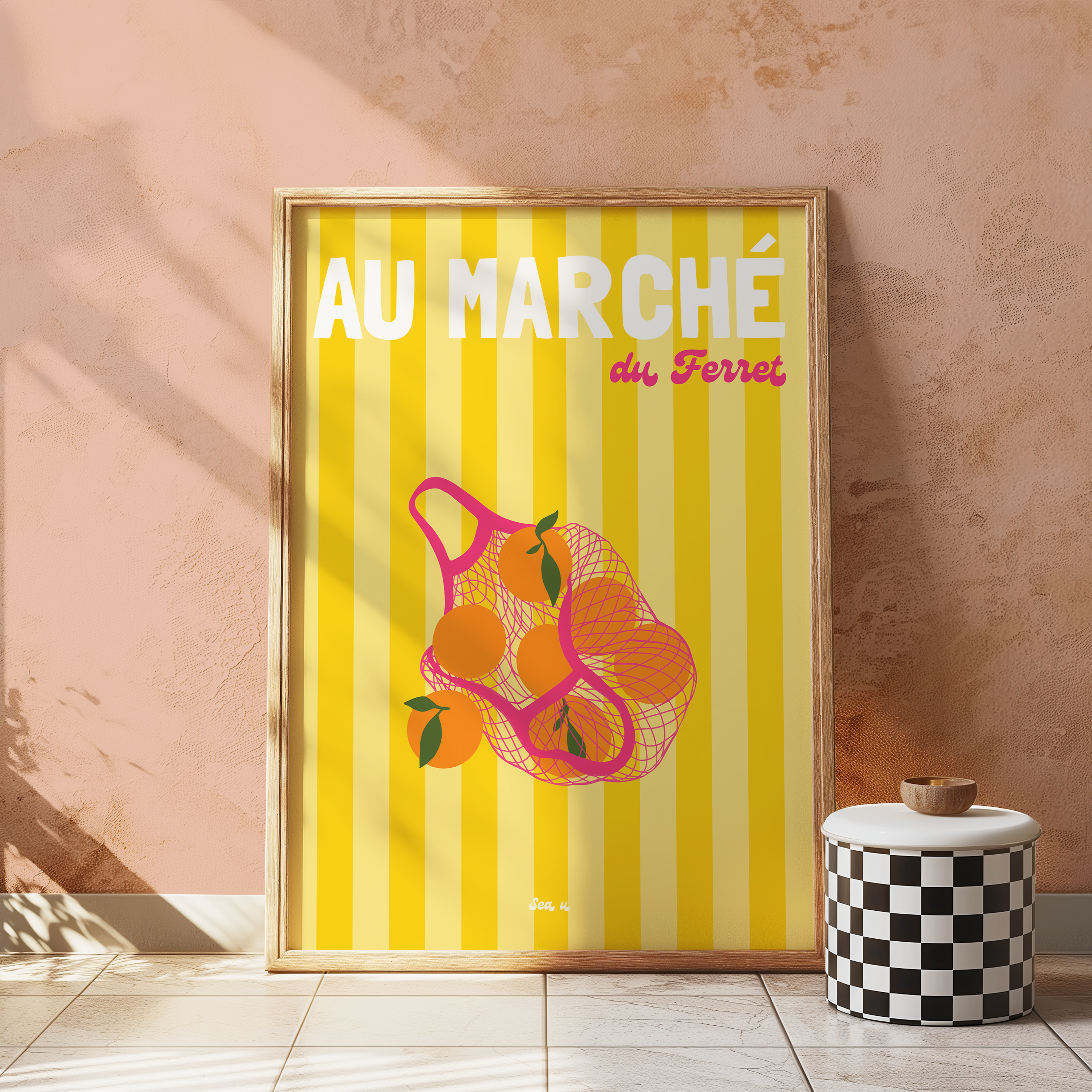 Affiche rétro jaune et rose inspirée du marché du Cap Ferret avec oranges et sac filet coloré